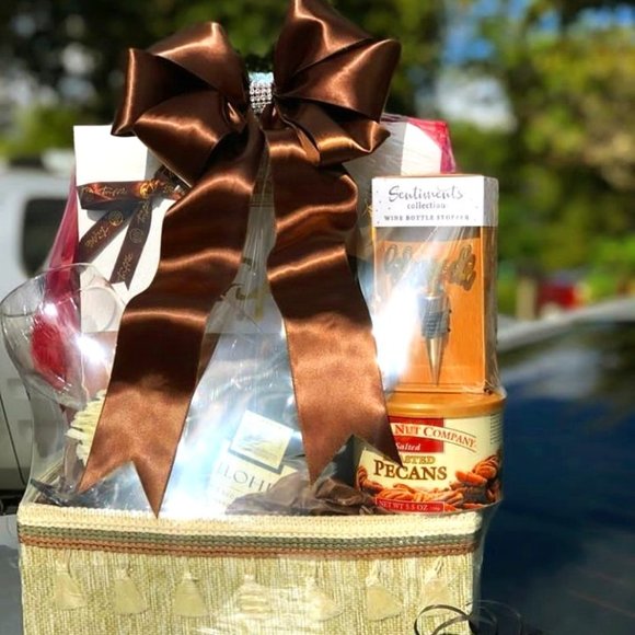 The Chocolate & Wine Lover(Medium Basket)